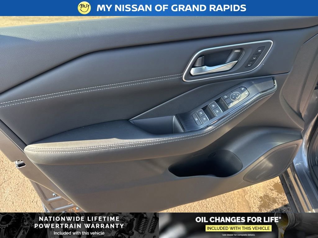 New 2026 Nissan Rogue Platinum w/ Platinum Premium Package image 13