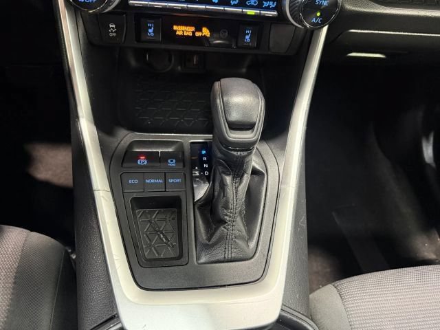 Used 2019 Toyota RAV4 XLE w/ Convenience Package FWD image 22