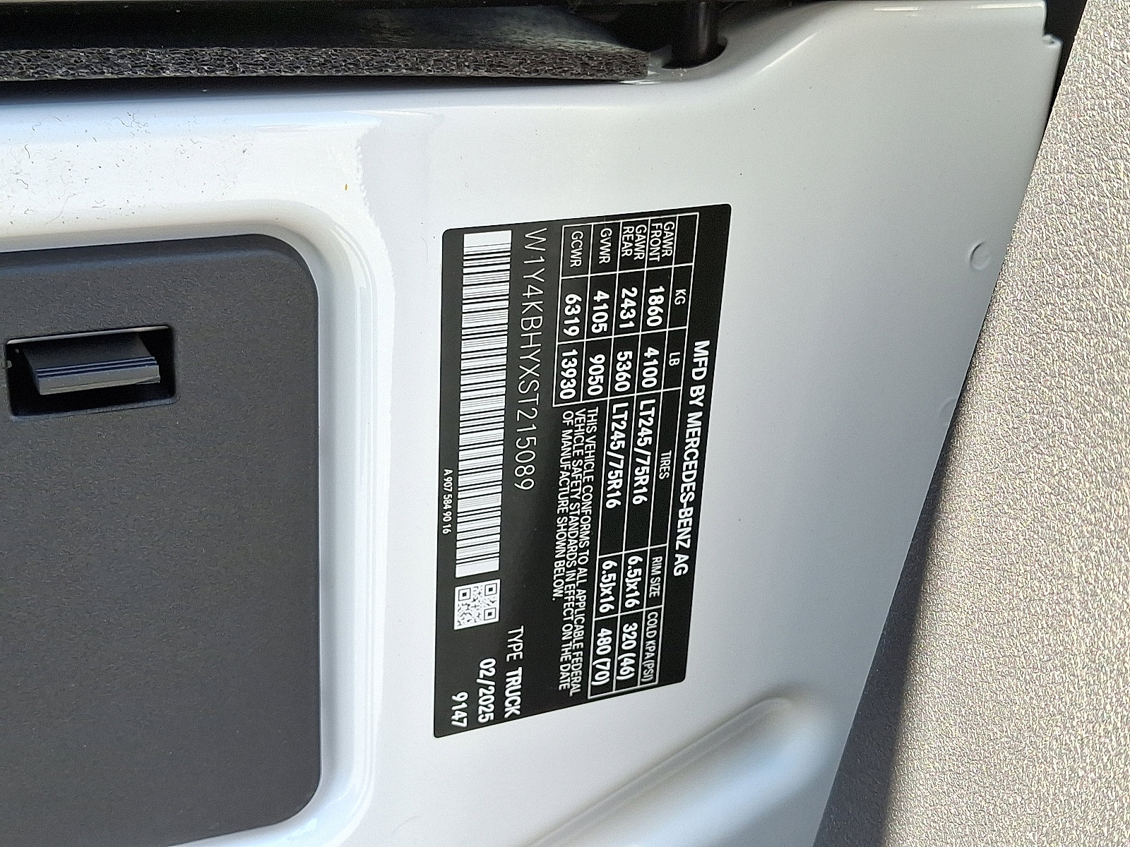 Used 2025 Mercedes-Benz Sprinter 2500 image 27