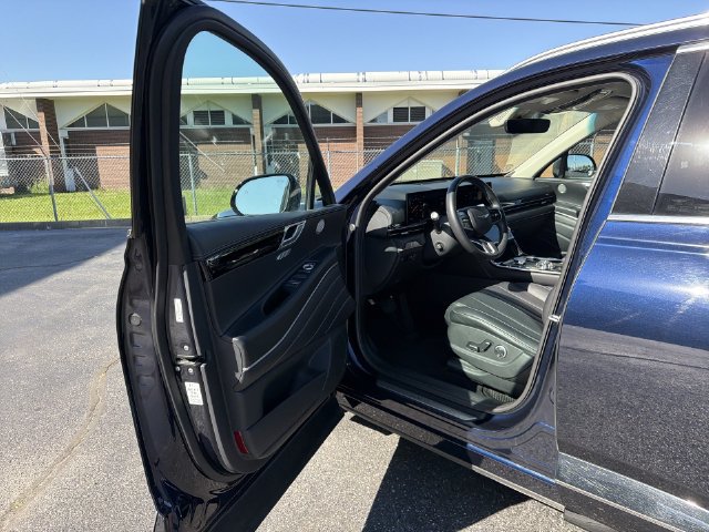Used 2025 Genesis GV80 2.5T Standard AWD/4WD image 18