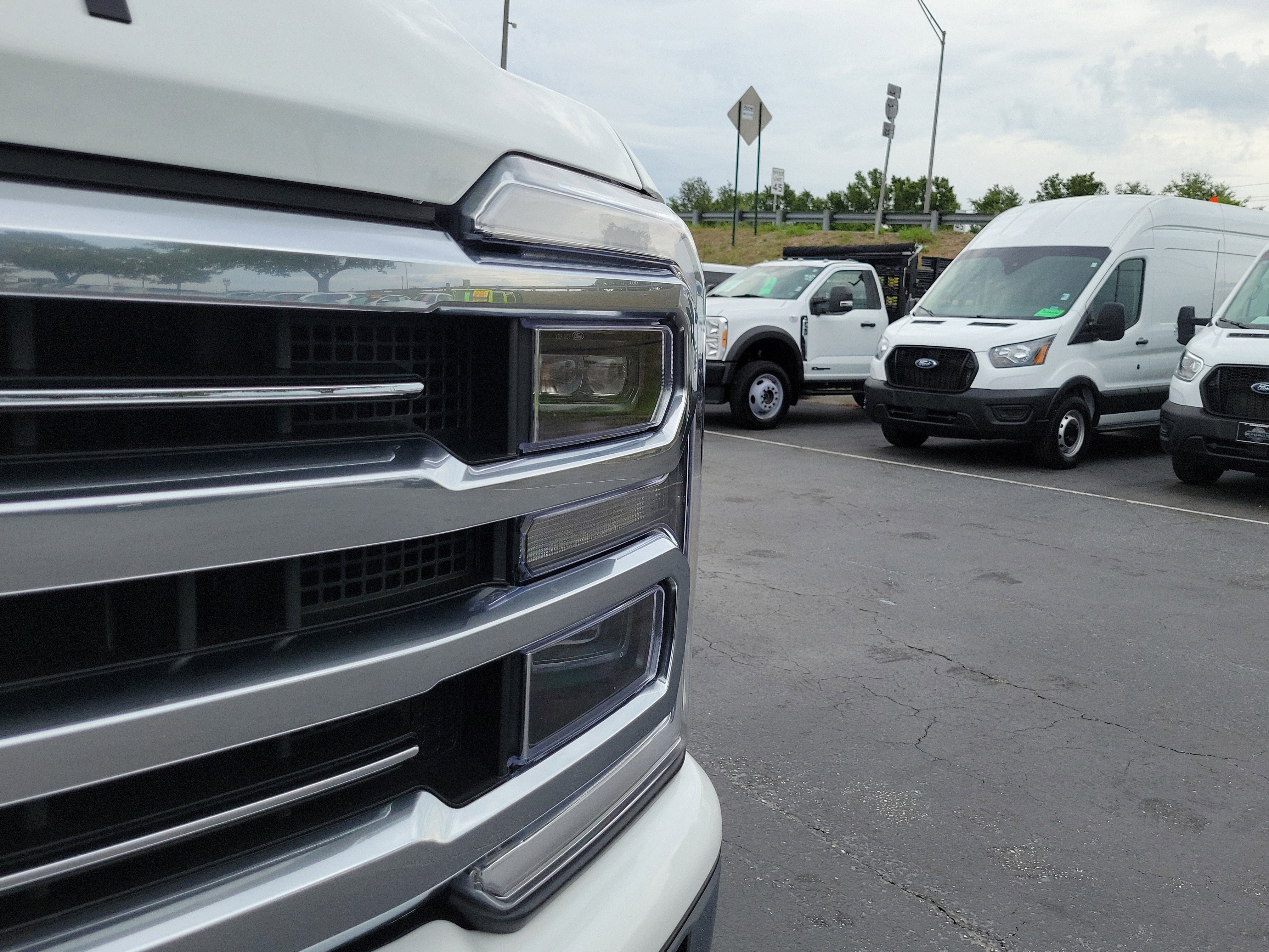 Used 2024 Ford F250 Limited AWD/4WD image 3