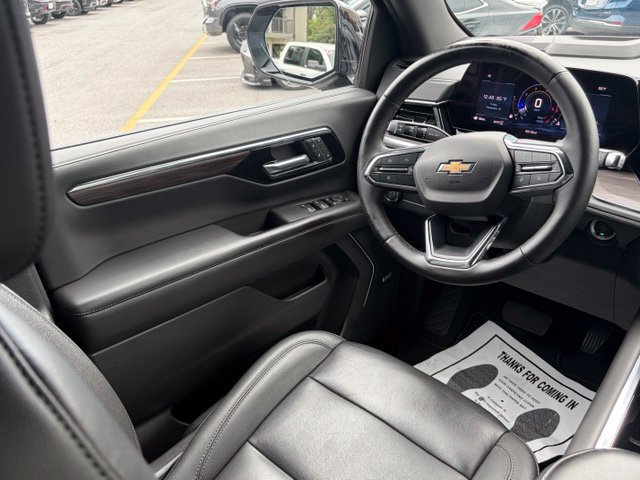 Used 2025 Chevrolet Suburban LT w/ Comfort Package AWD/4WD image 32