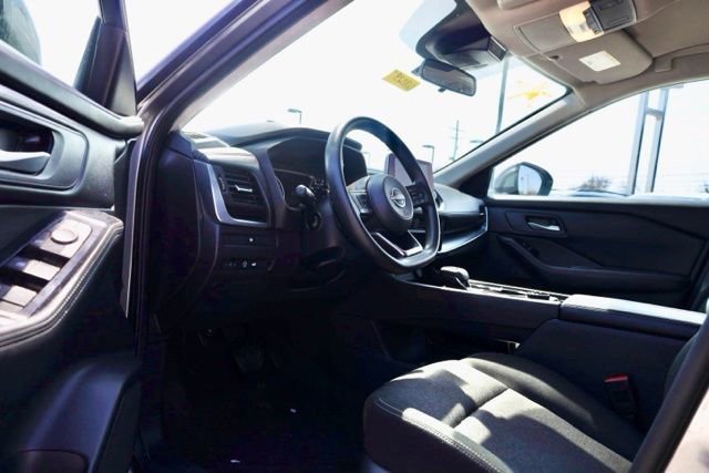 Used 2024 Nissan Rogue SV image 17
