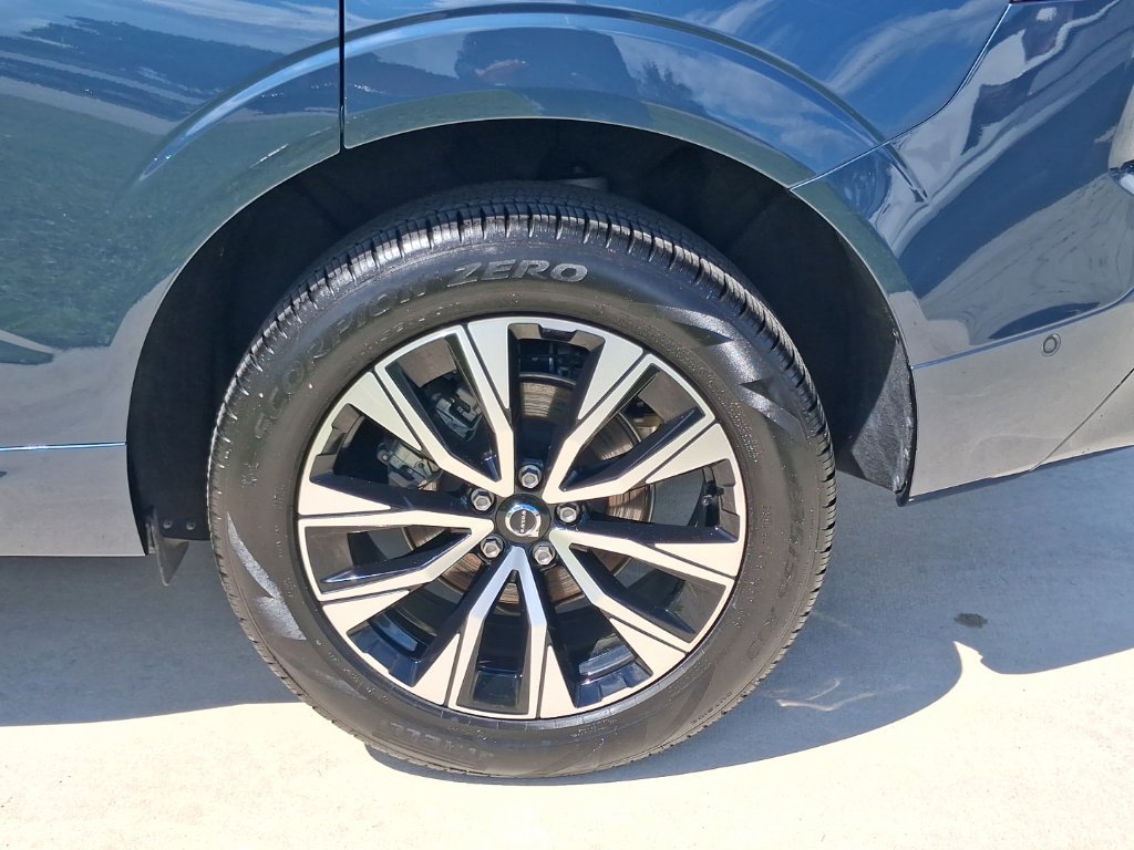 Used 2024 Volvo XC60 B5 Plus w/ Protection Package Premier AWD/4WD image 4