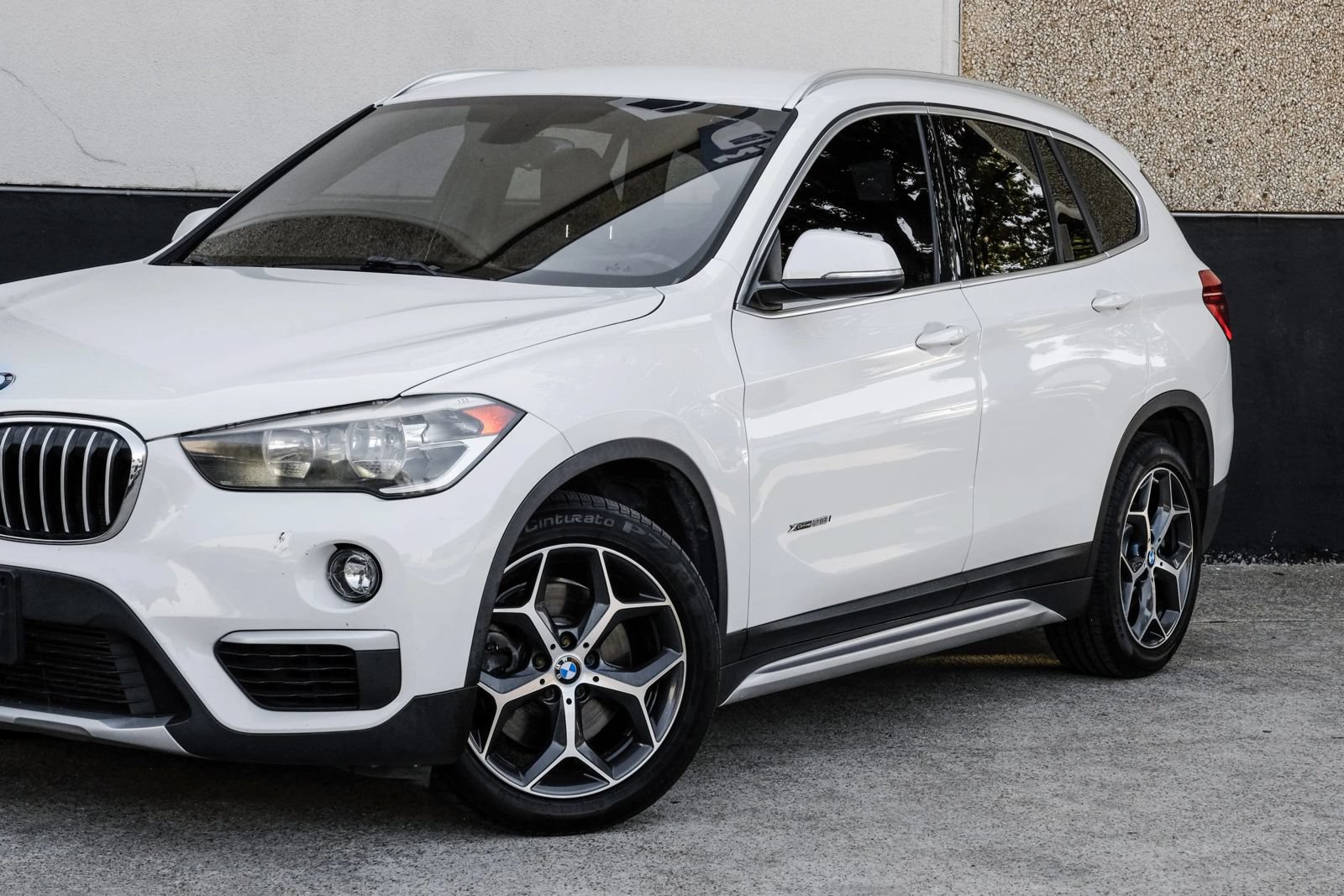 Used 2018 BMW X1 xDrive28i AWD/4WD image 5