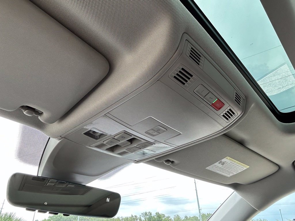 Certified 2023 Volkswagen Tiguan SE w/ Panoramic Sunroof Package FWD image 31