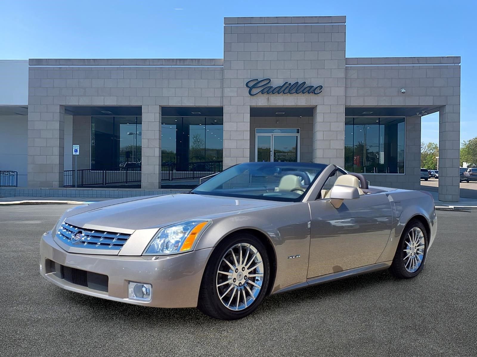 Used 2008 Cadillac XLR RWD image 1