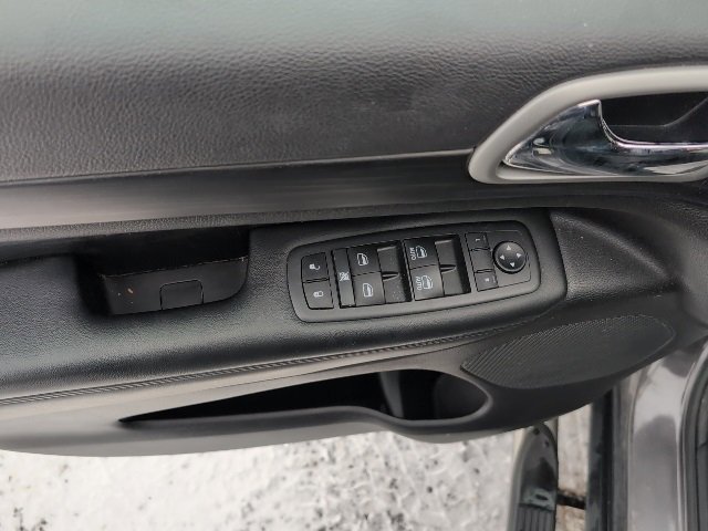 Used 2020 Jeep Grand Cherokee Laredo image 11