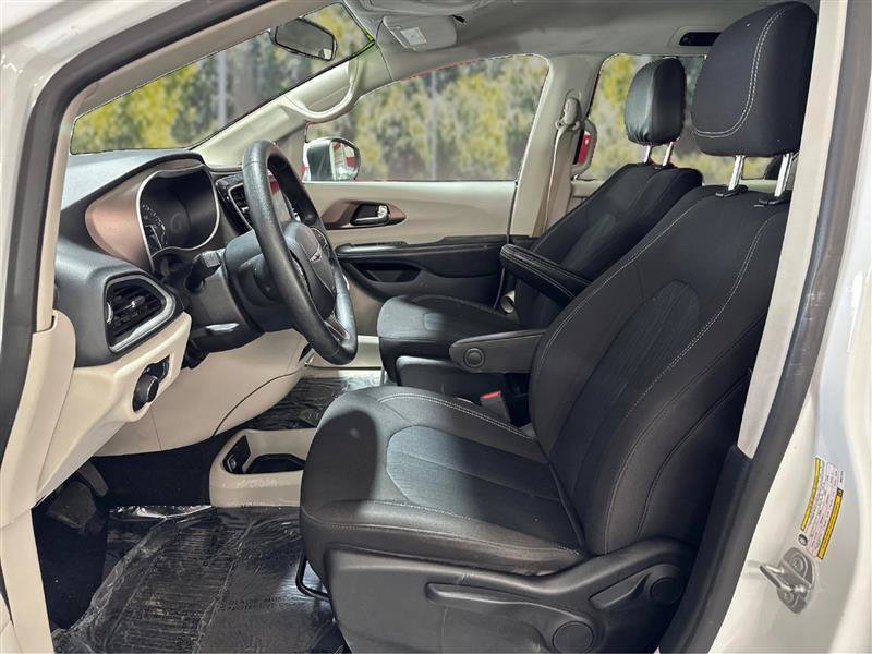 Used 2021 Chrysler Voyager L FWD image 9