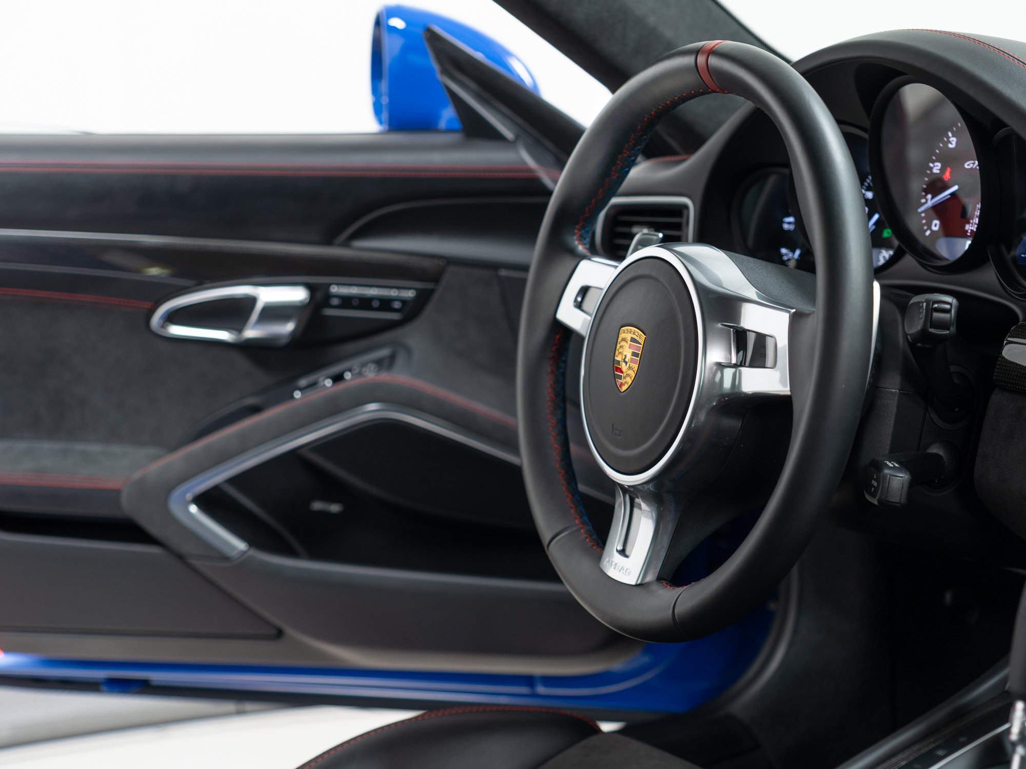 Certified 2016 Porsche 911 Carrera GTS RWD image 23