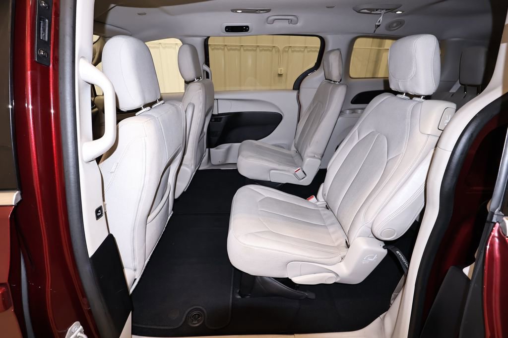 Used 2017 Chrysler Pacifica Touring image 14