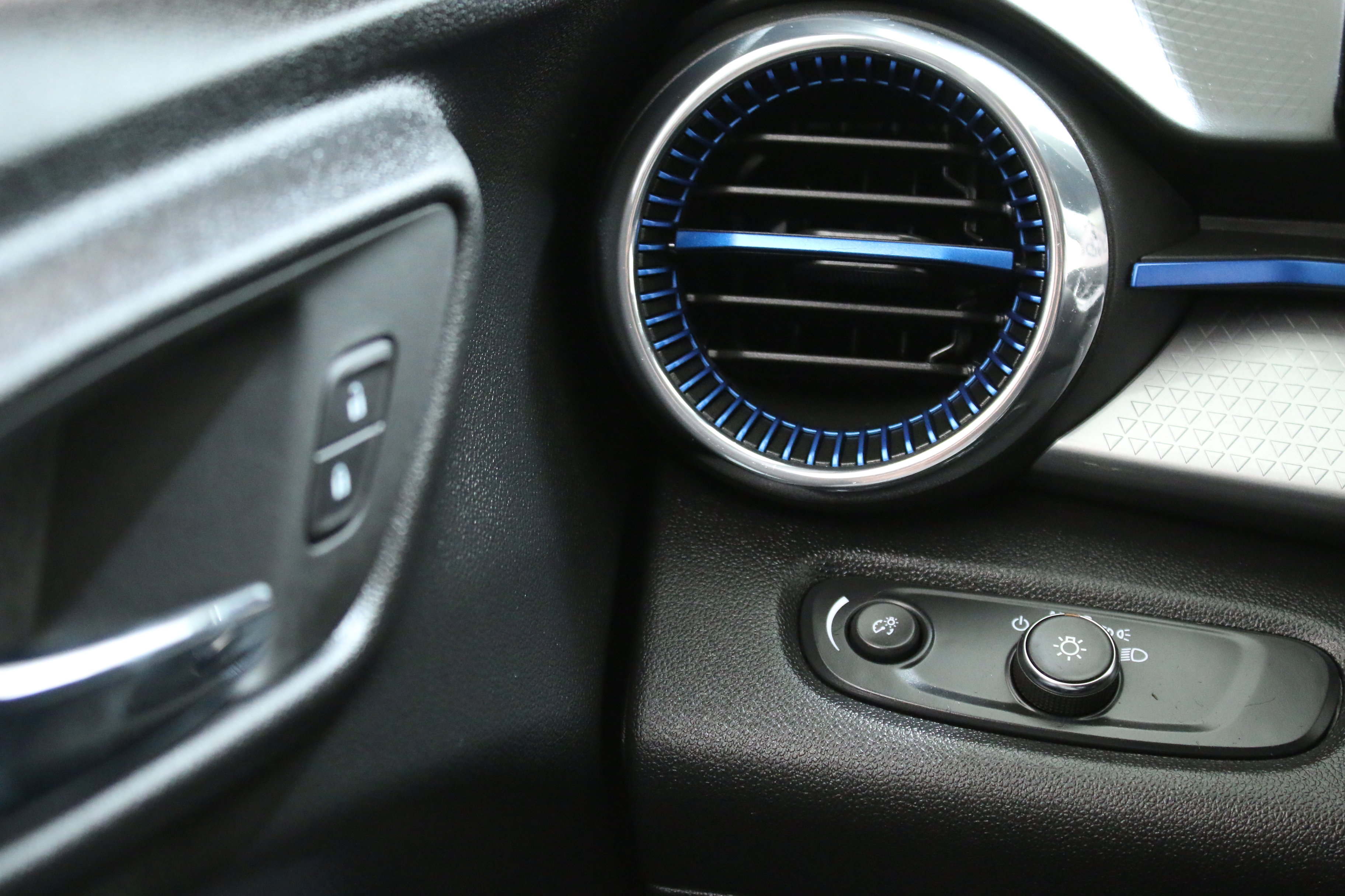 Used 2024 Chevrolet Trax LT image 17