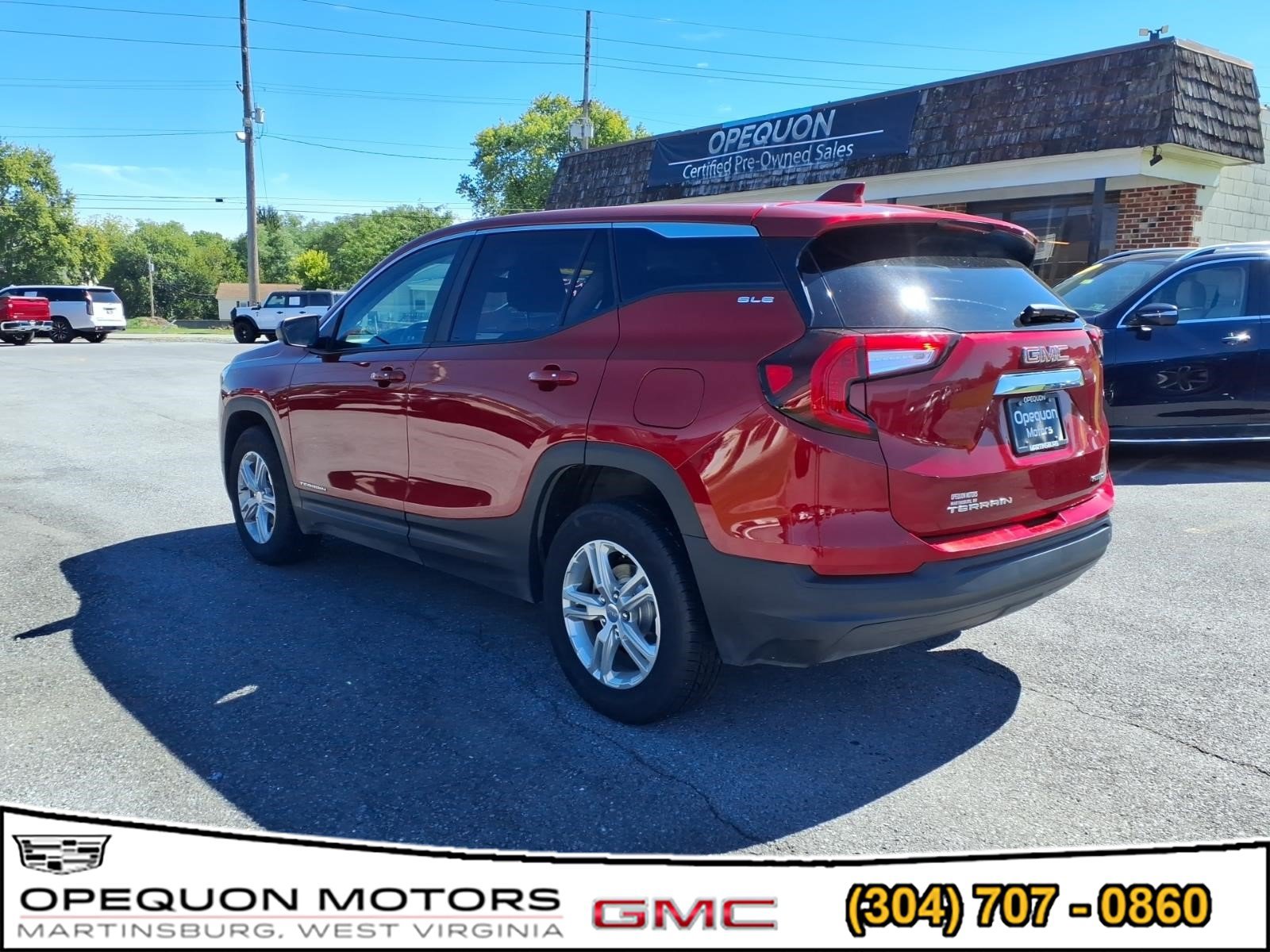 Used 2023 GMC Terrain SLE AWD/4WD image 4