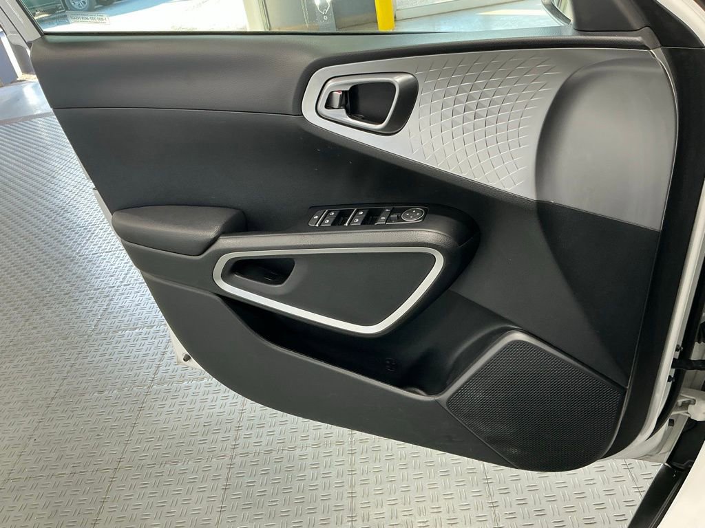 Used 2025 Kia Soul LX w/ LX Technology Package image 38