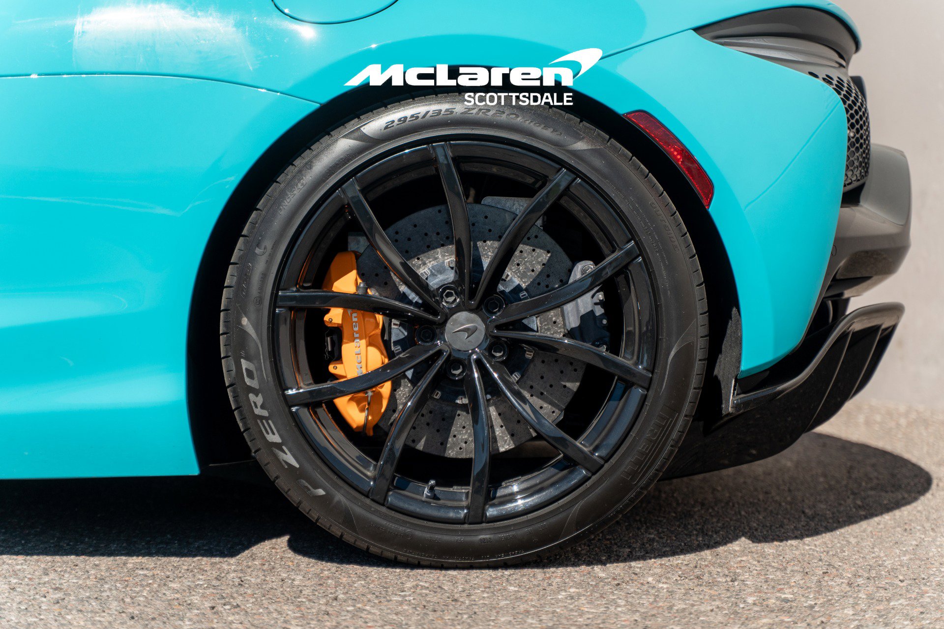 Used 2025 McLaren Artura Spider image 28