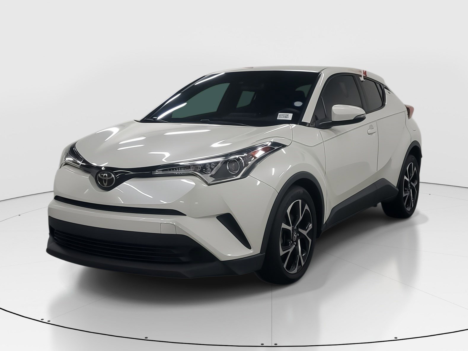 Used 2018 Toyota C-HR XLE image 4