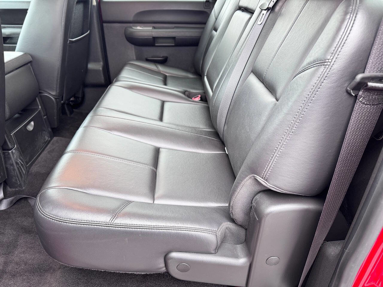 Used 2011 Chevrolet Silverado 2500 LT w/ Interior Plus Package image 6