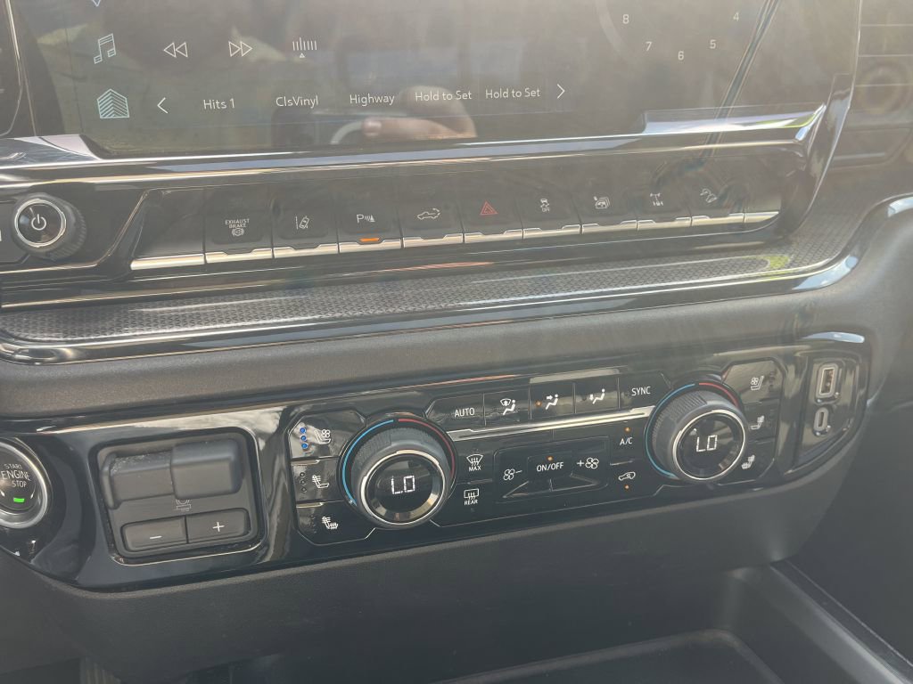 Used 2024 Chevrolet Silverado 2500 ZR2 w/ Technology Package image 33