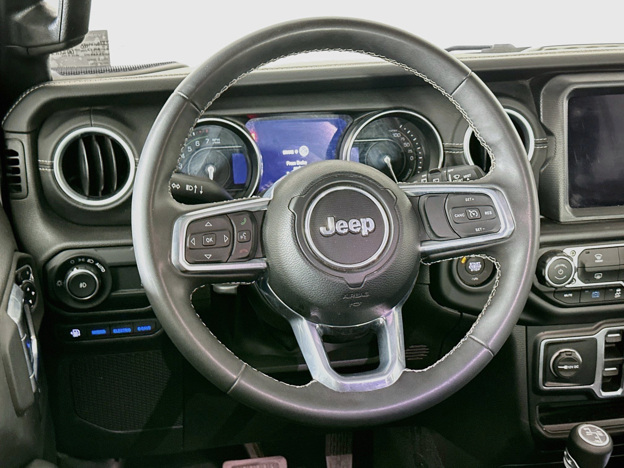 Used 2023 Jeep Wrangler Unlimited Sahara AWD/4WD image 17