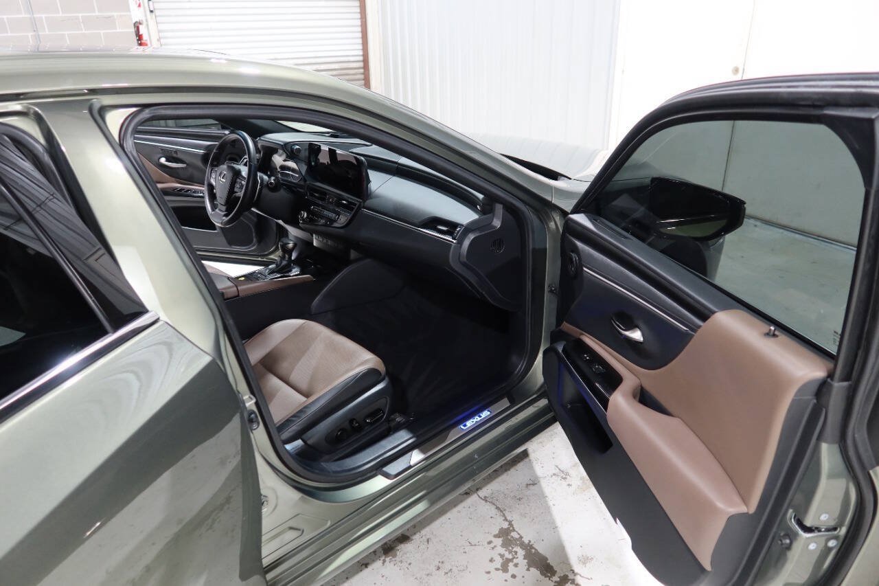 Used 2025 Lexus ES 300h w/ Premium Package FWD image 11