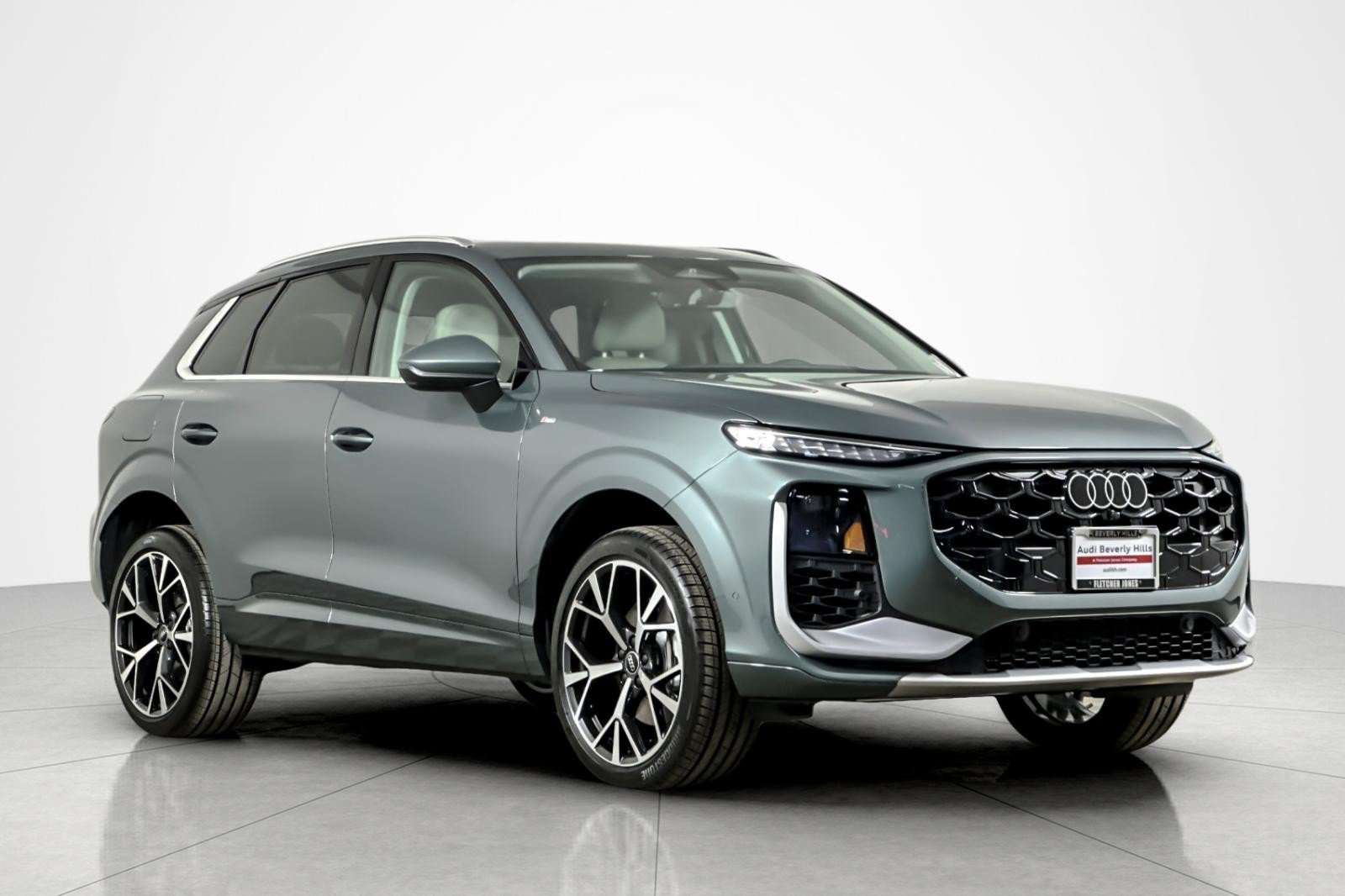 New 2026 Audi Q3 quattro 2.0T AWD/4WD image 2