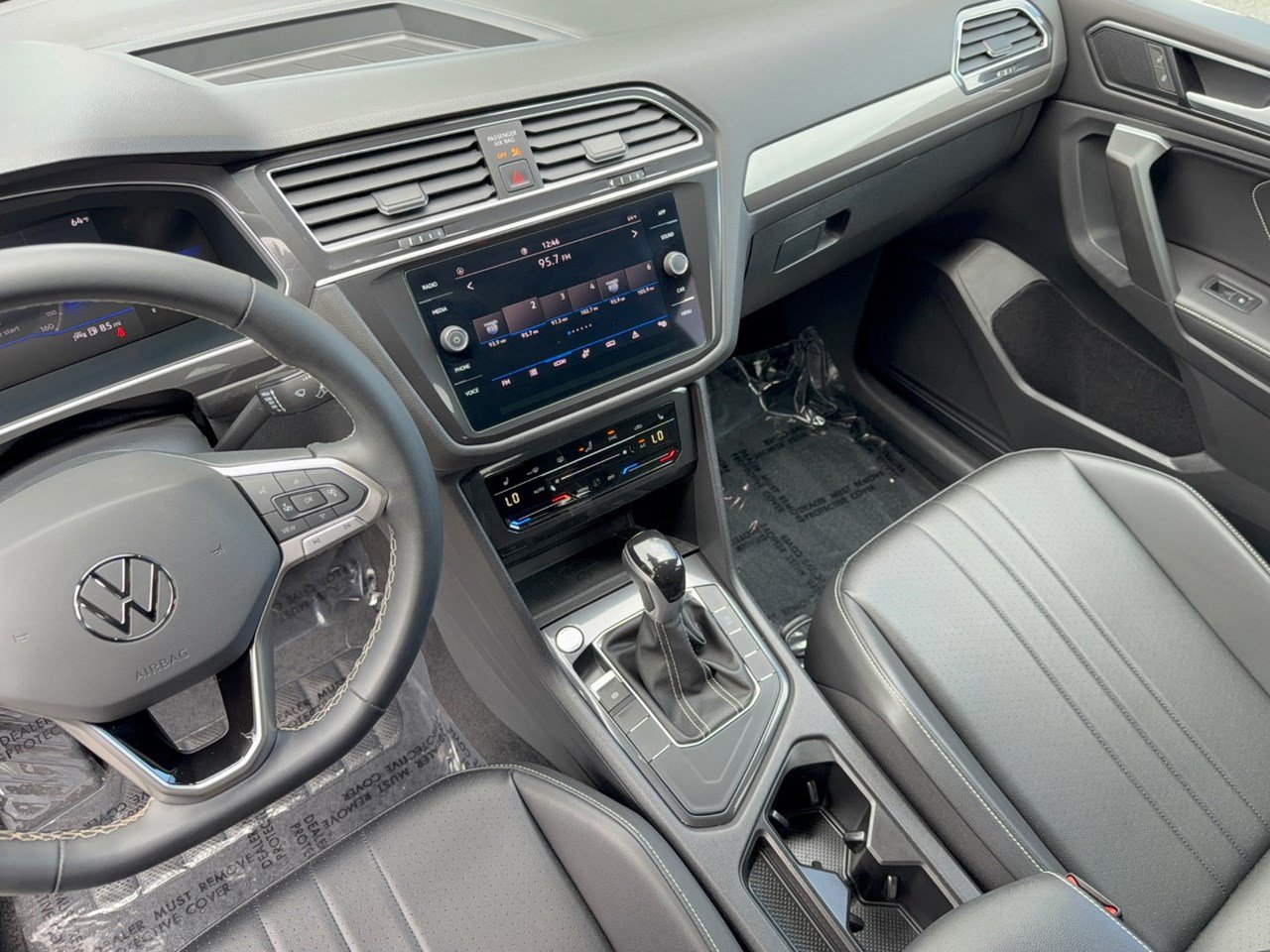 Used 2024 Volkswagen Tiguan SE FWD image 22