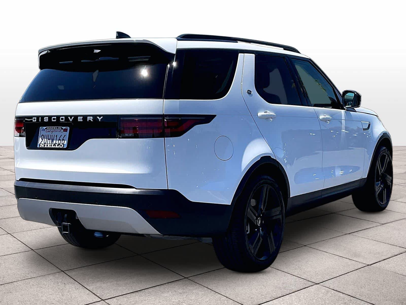 Used 2025 Land Rover Discovery S AWD/4WD image 16