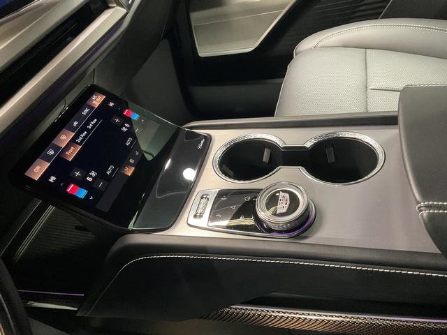 Used 2026 Cadillac Vistiq Sport image 21