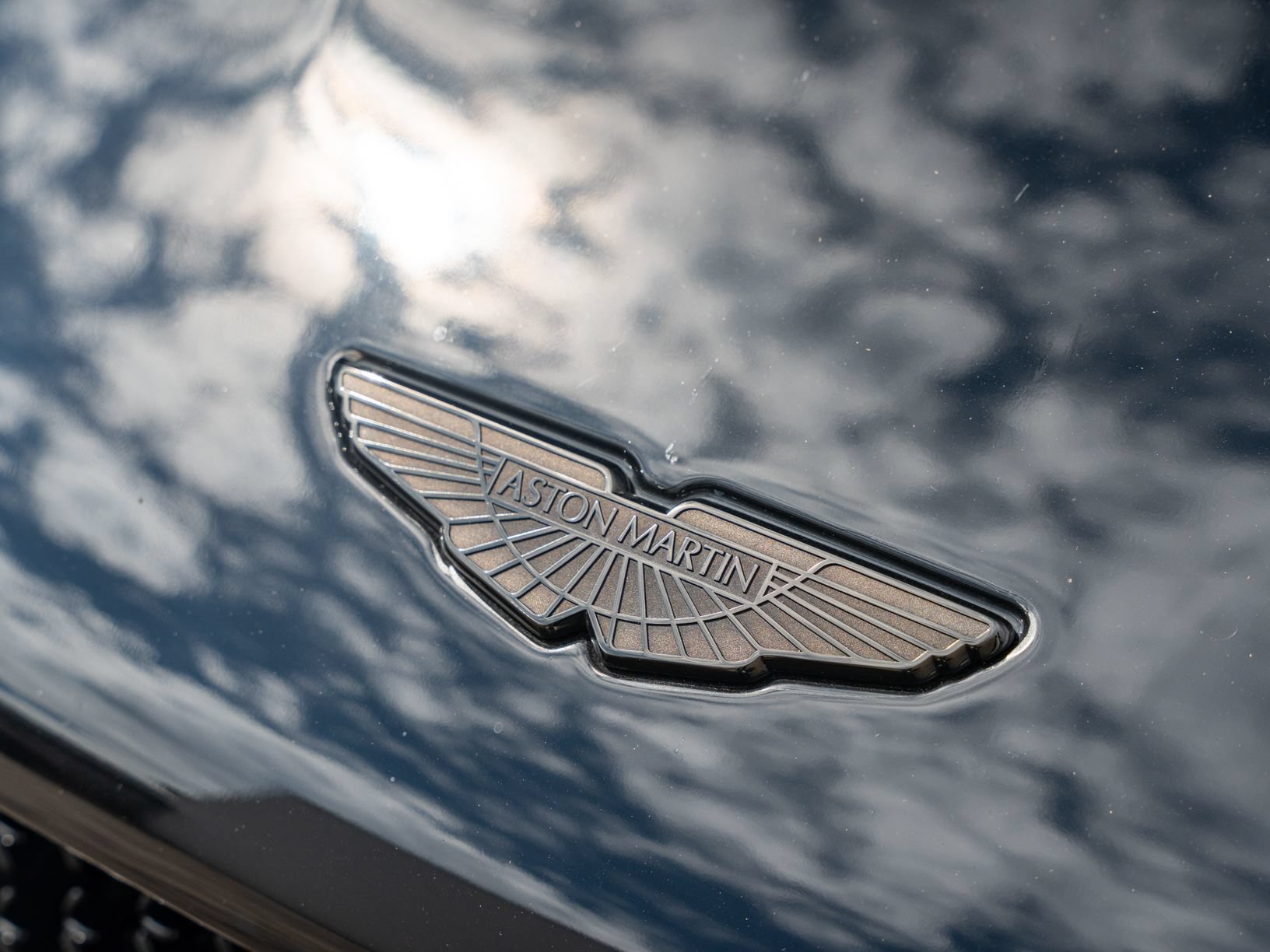 Used 2023 Aston Martin DBS Superleggera Volante RWD image 18