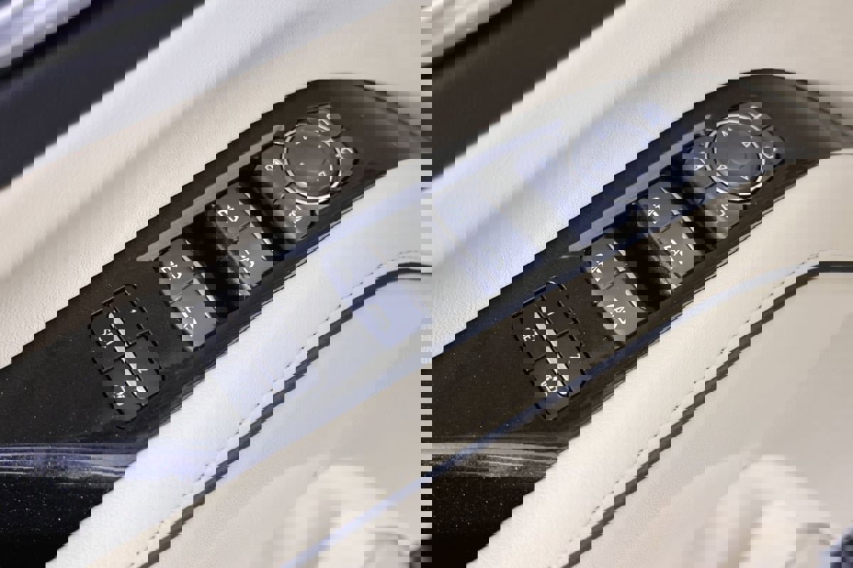 Used 2022 Cadillac Escalade ESV Premium Luxury w/ Performance Package image 22