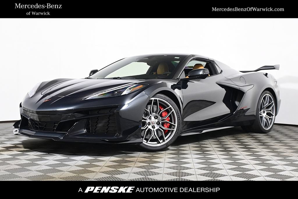Used 2024 Chevrolet Corvette Z06 w/ Z07 Performance Package RWD image 1