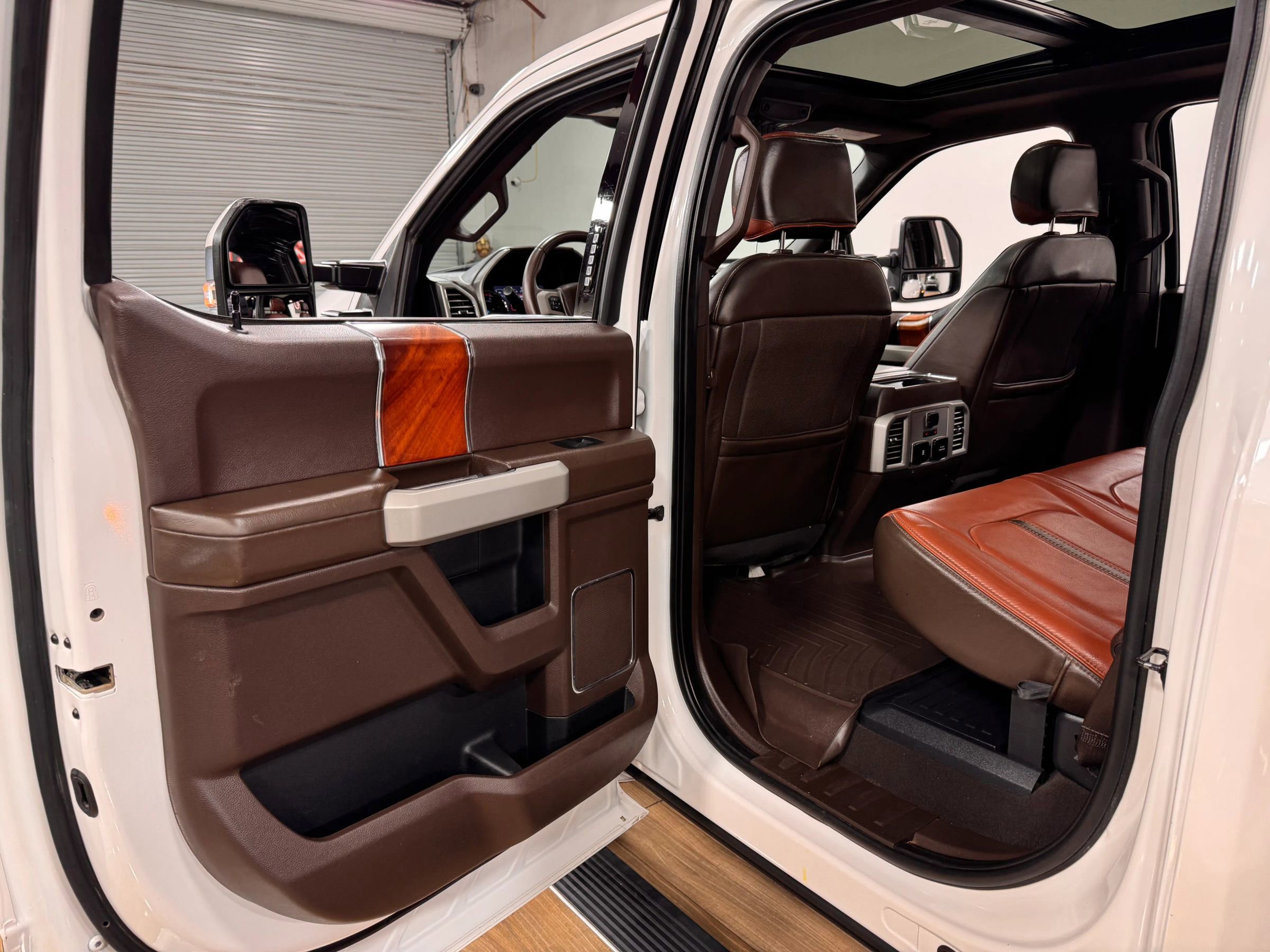 Used 2019 Ford F350 King Ranch w/ King Ranch Ultimate Package AWD/4WD image 16