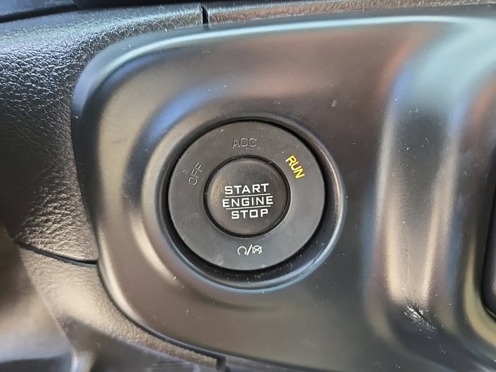 Used 2018 Jeep Wrangler Unlimited Sahara image 33