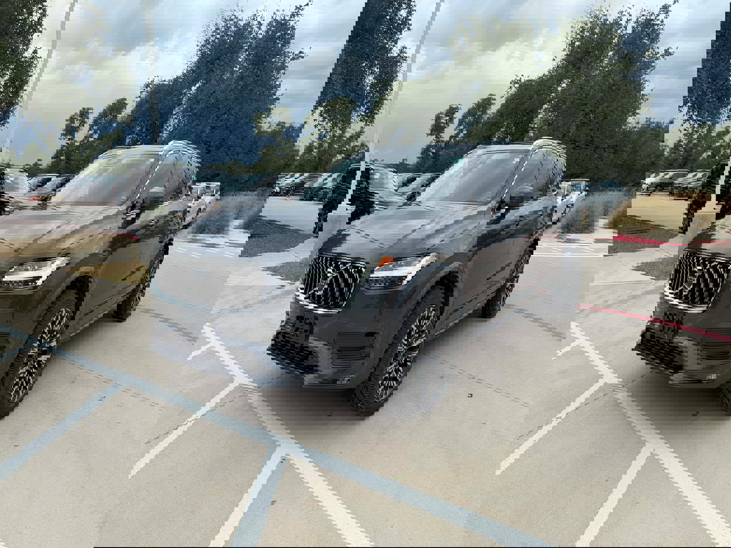 Used 2022 Volvo XC90 T6 Momentum image 2