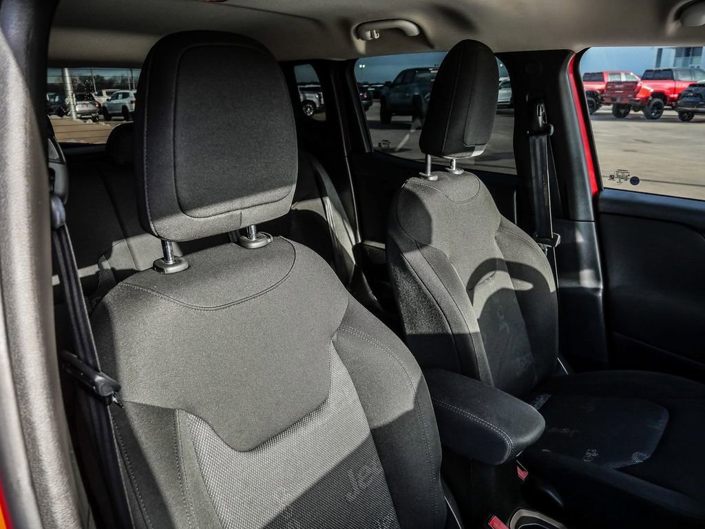 Used 2017 Jeep Renegade Latitude image 14