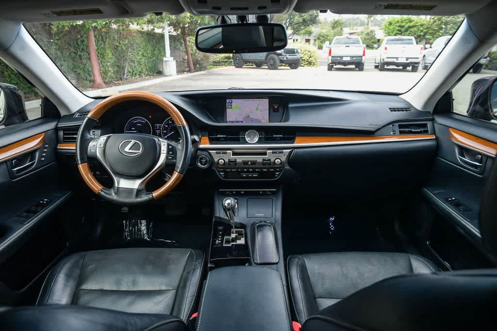 Used 2014 Lexus ES 300h w/ Luxury Package w/Bamboo Trim FWD image 14