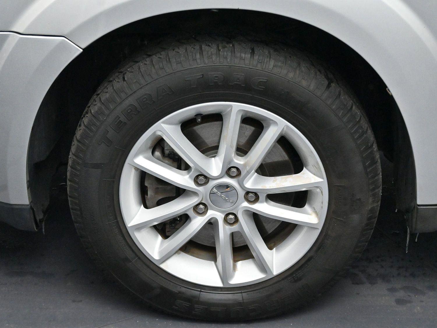 Used 2013 Dodge Journey SXT w/ Flexible Seating Group image 31