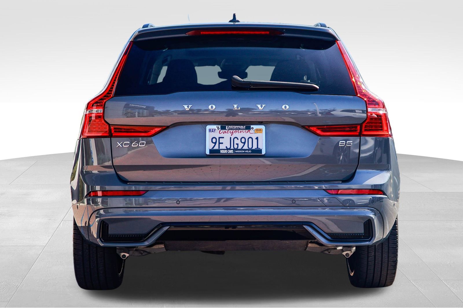 Used 2023 Volvo XC60 B5 Ultimate w/ Climate Package image 7