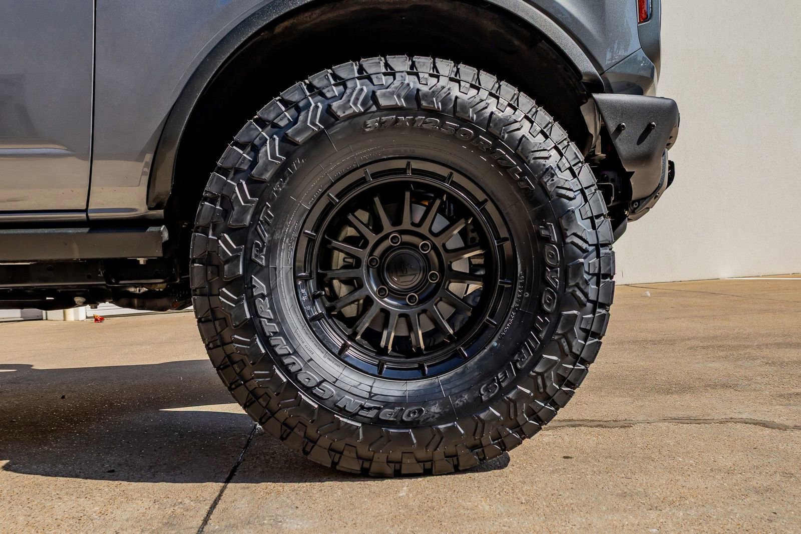 Used 2023 Ford Bronco Badlands w/ Sasquatch Package AWD/4WD image 12
