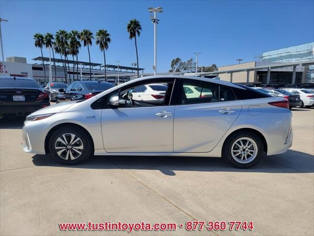 Certified 2017 Toyota Prius Prime Premium FWD image 7