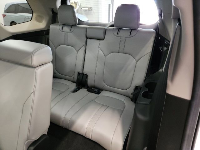 Certified 2025 Honda Pilot Touring image 24