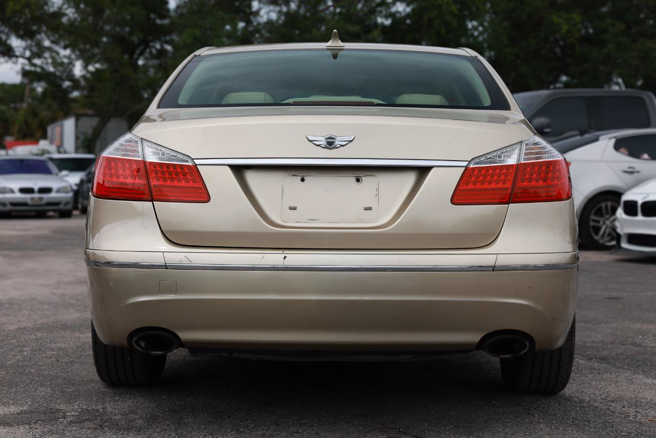 Used 2011 Hyundai Genesis 3.8 RWD image 7
