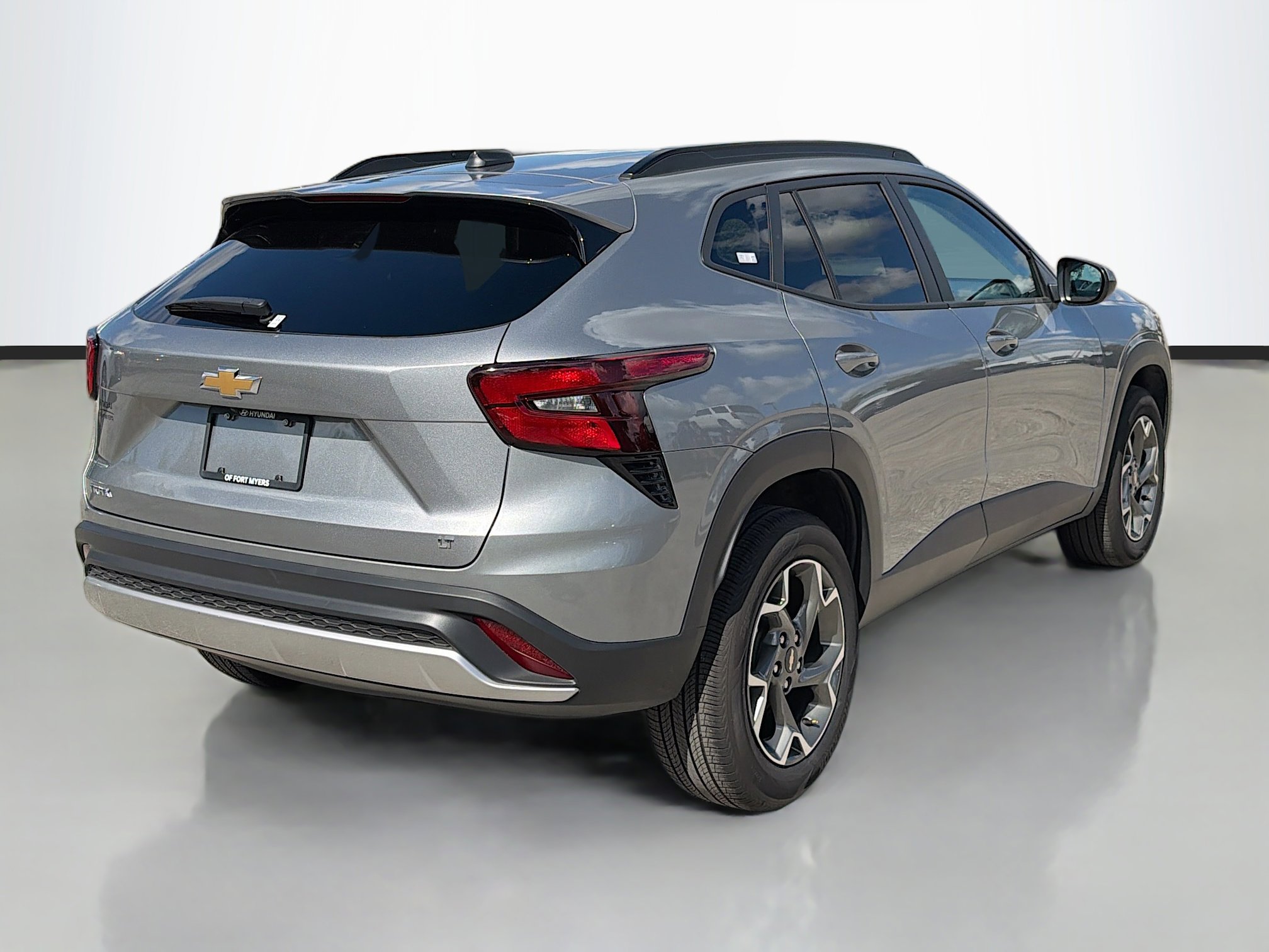 Used 2025 Chevrolet Trax LT w/ LT Convenience Package image 3