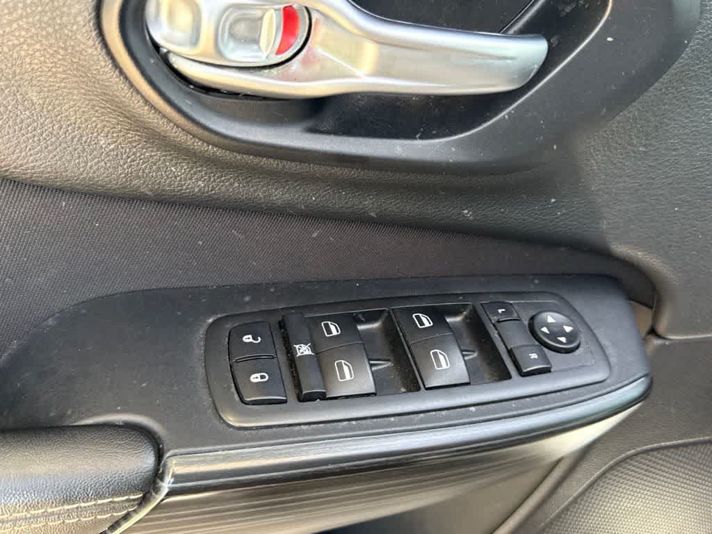 Used 2016 Jeep Cherokee Sport FWD image 17