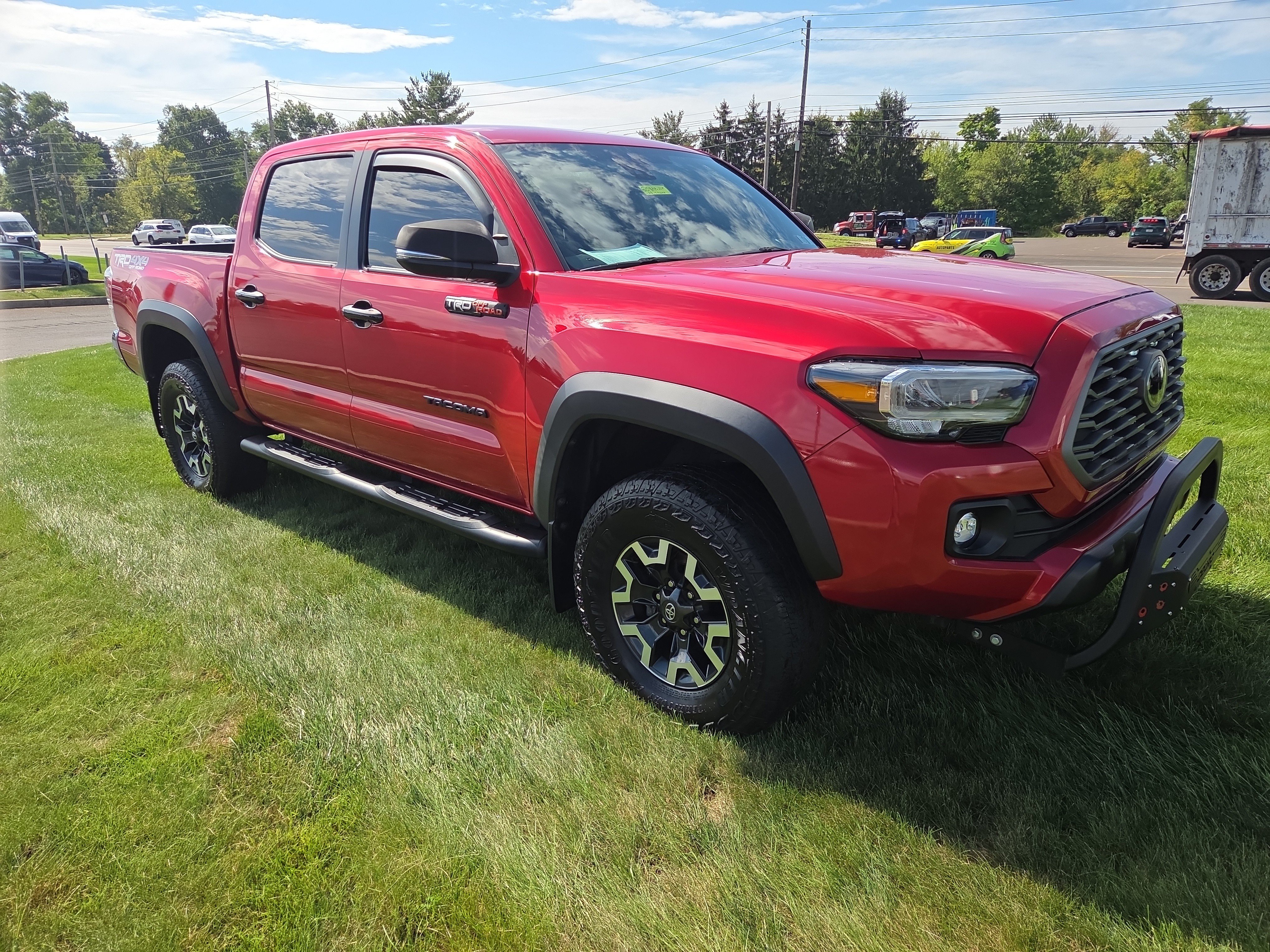Certified 2022 Toyota Tacoma TRD Off-Road AWD/4WD image 1