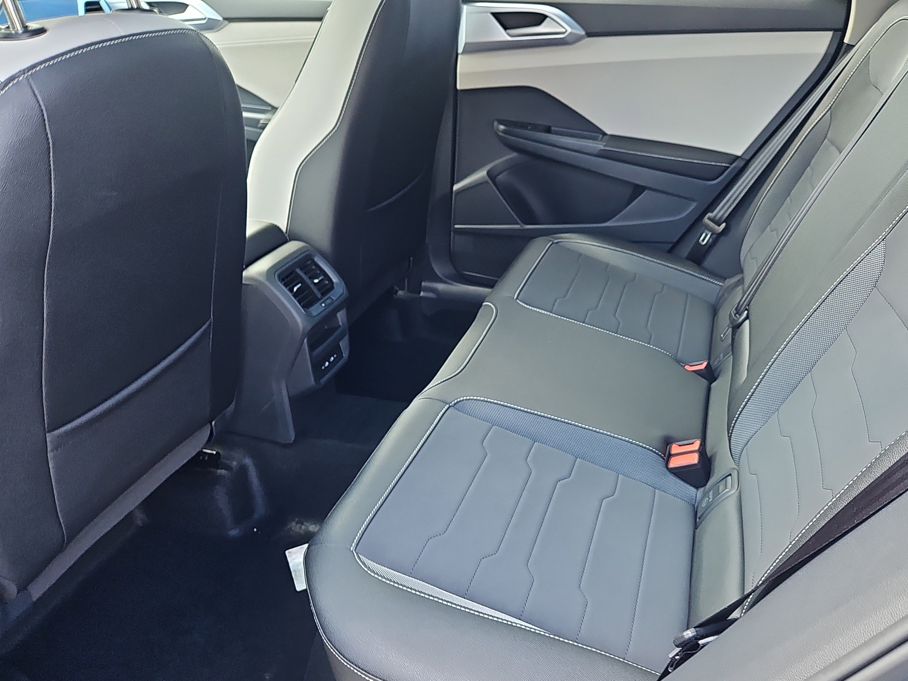 New 2026 Volkswagen Taos SE AWD/4WD image 18