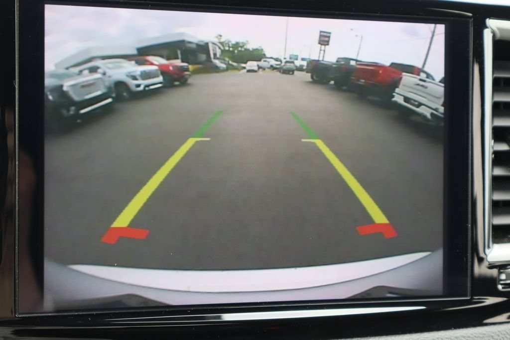 Used 2023 Chrysler Pacifica Touring FWD image 16
