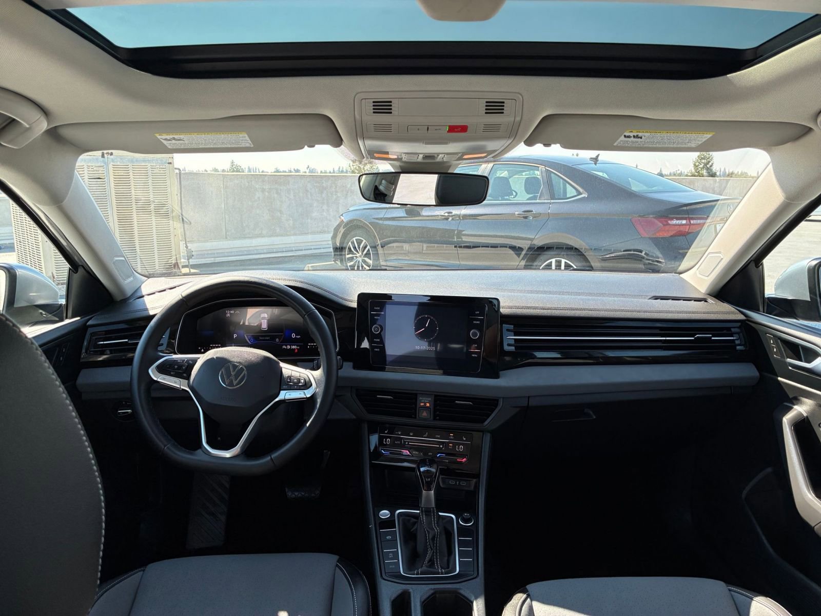 Used 2025 Volkswagen Jetta SE image 31