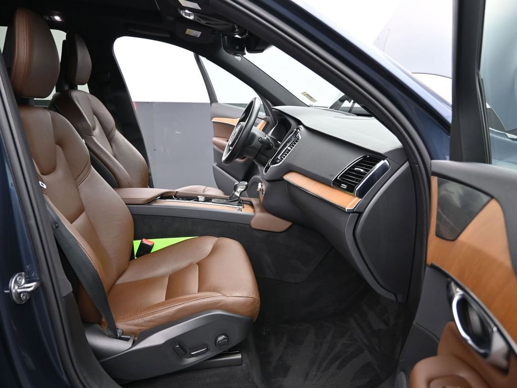 Certified 2022 Volvo XC90 T6 Momentum image 15