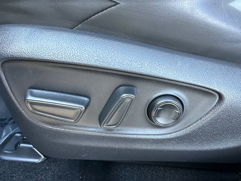 Used 2023 Toyota Venza XLE image 10